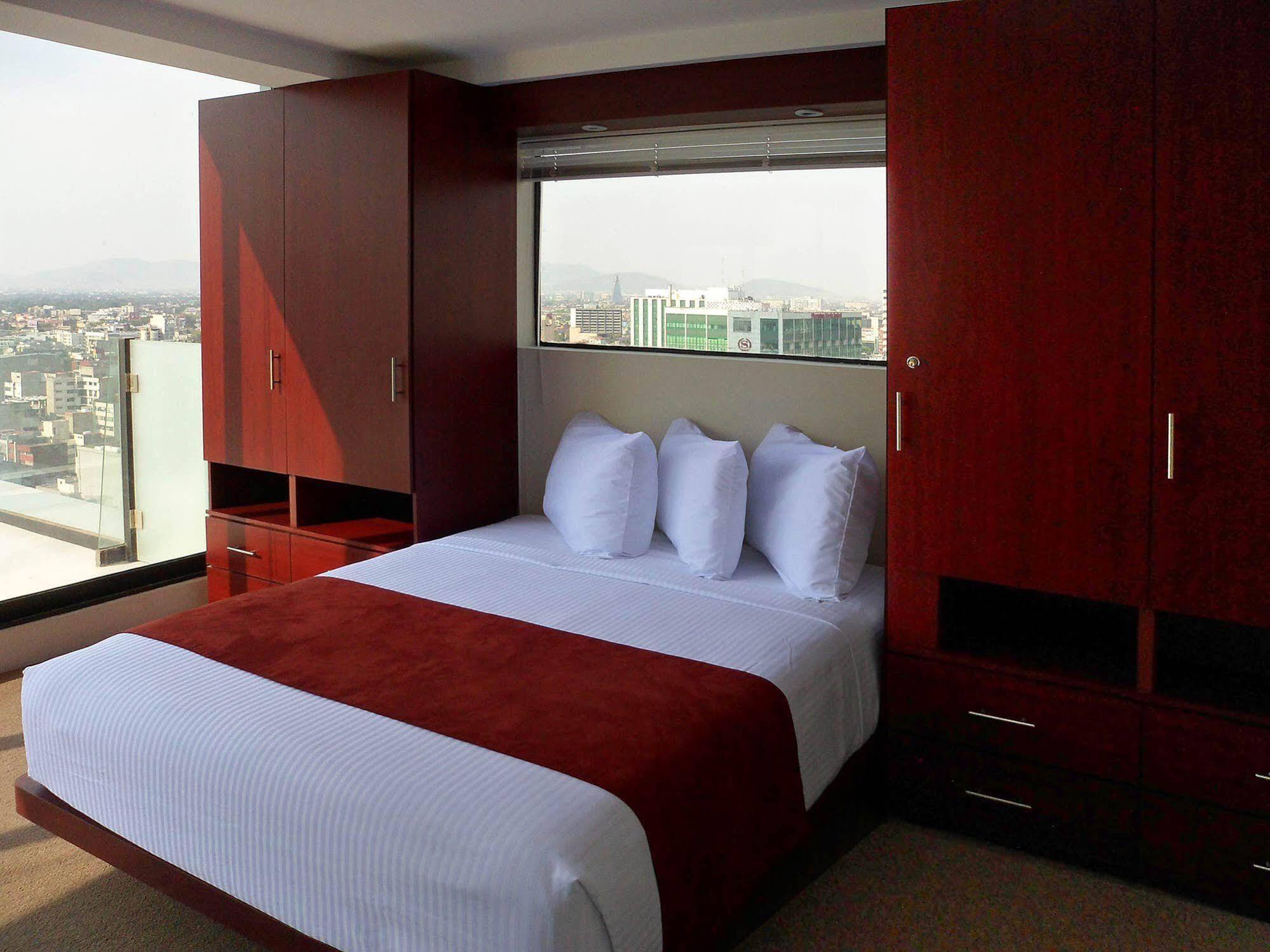 Suites Capri Reforma Ángel 380 Città del Messico Esterno foto